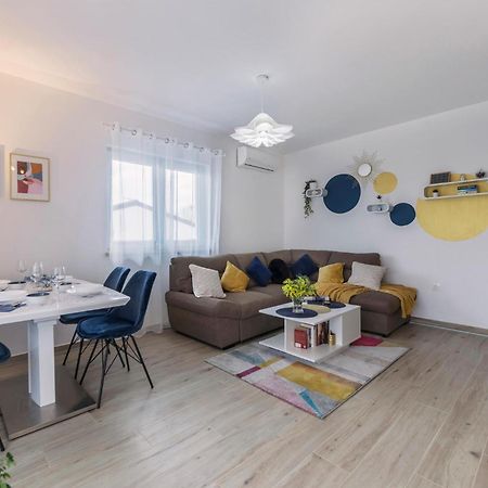 1 Bedroom Amazing Apartment In Peroj Extérieur photo
