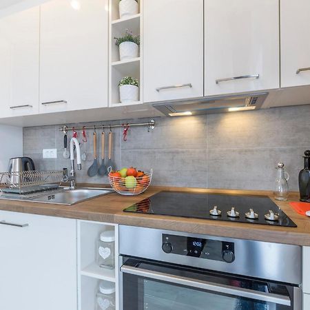 1 Bedroom Amazing Apartment In Peroj Extérieur photo