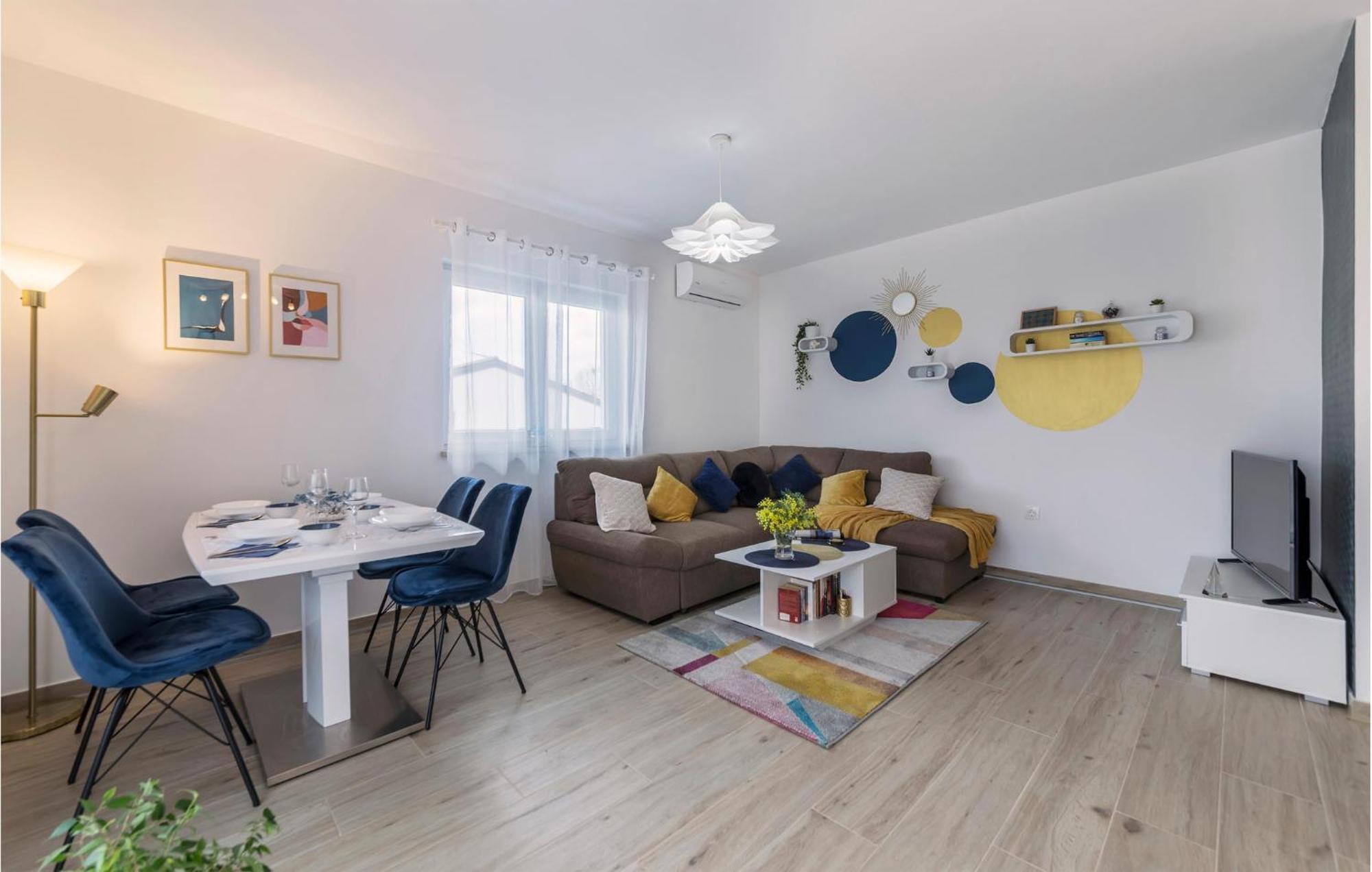 1 Bedroom Amazing Apartment In Peroj Extérieur photo