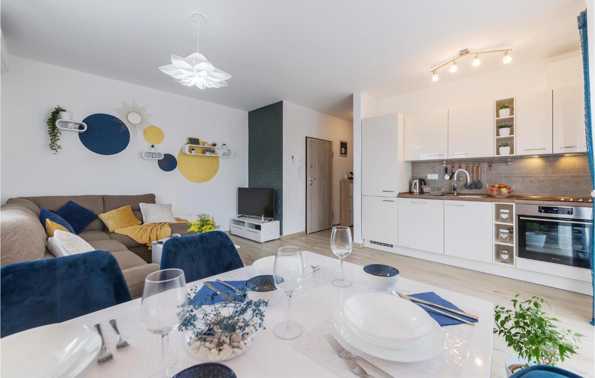 1 Bedroom Amazing Apartment In Peroj Extérieur photo