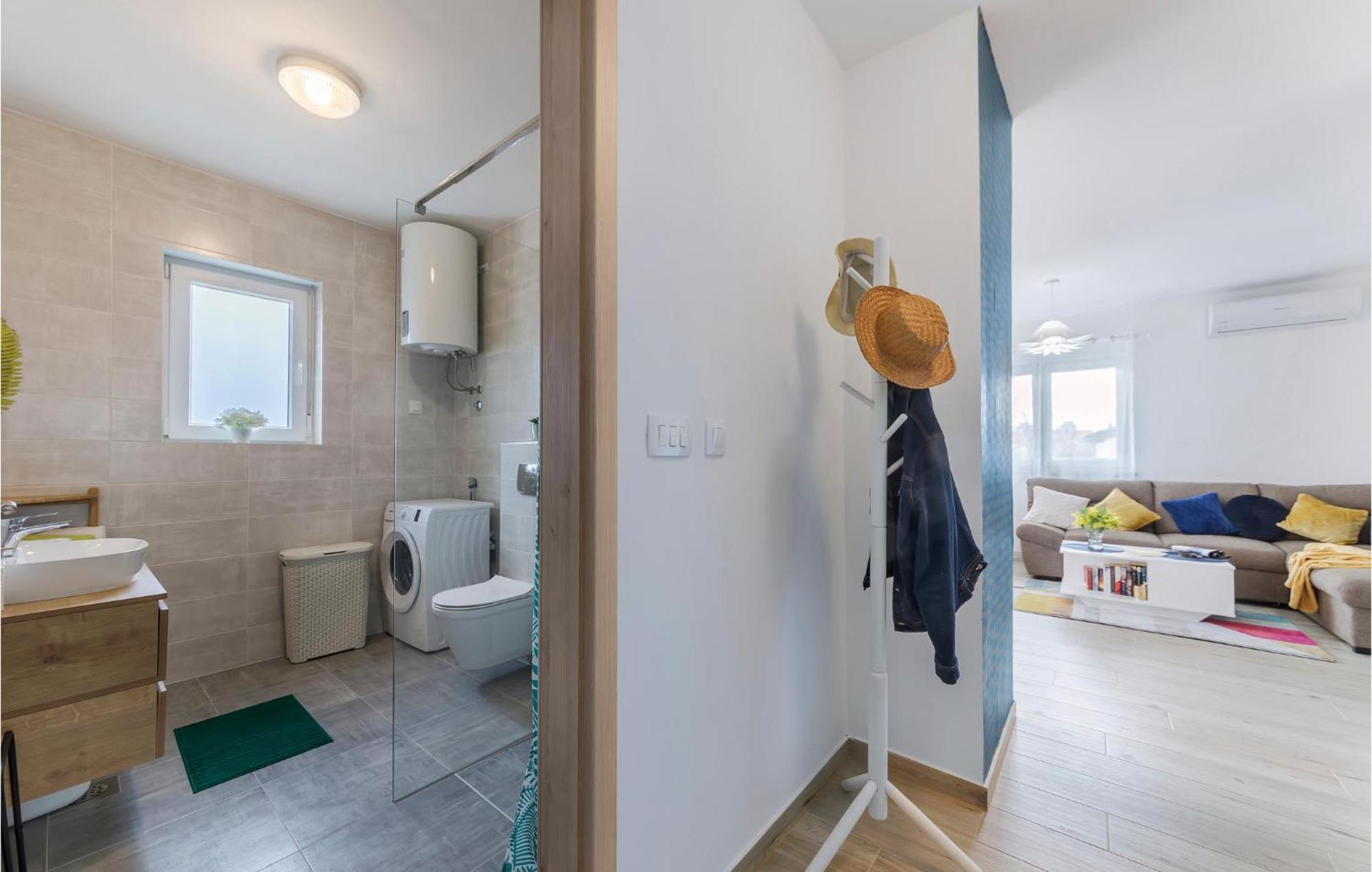 1 Bedroom Amazing Apartment In Peroj Extérieur photo