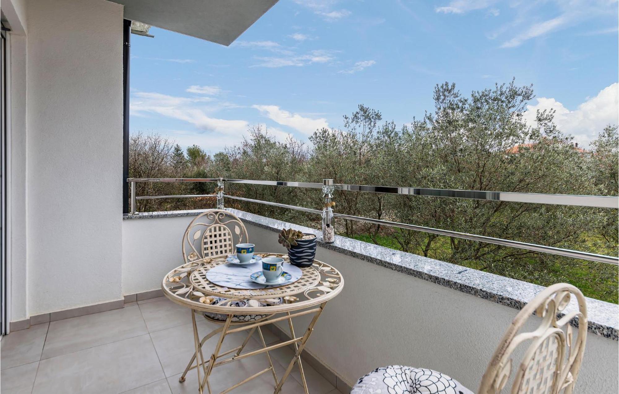 1 Bedroom Amazing Apartment In Peroj Extérieur photo
