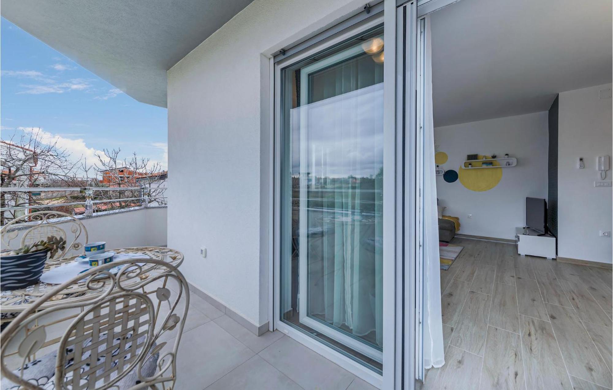 1 Bedroom Amazing Apartment In Peroj Extérieur photo